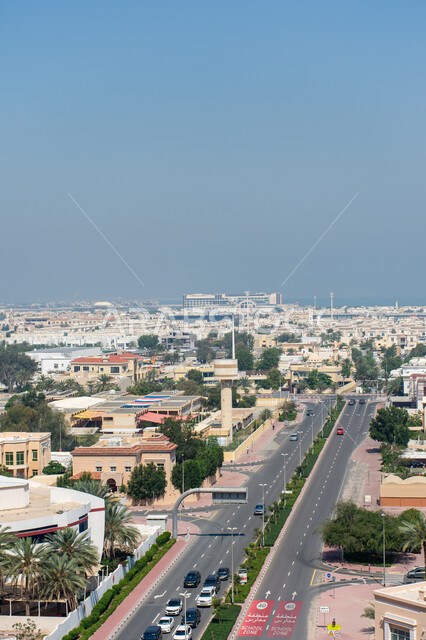 التطور العمراني والاهتمام بالطرقات والعمارات والتشجير في الشوارع, المناطق والمباني السكنية في مدينة دبي, صورة من الأعلى لمنطقة الجميرا بالإمارات العربية المتحدة