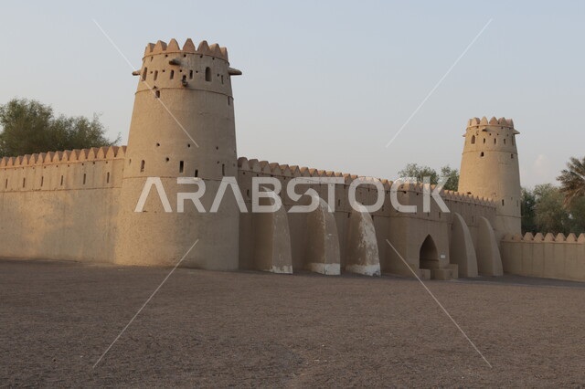 المباني الطينية المشيدة على الطراز القديم, التصاميم الهندسية الإنشائية للحصون والقلاع الأثرية, قلعة الجاهلي العريقة في مدينة العين بأبو ظبي, معالم وأماكن سياحية مشهورة في الامارات العربية المتحدة