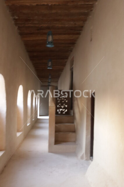 السقف الخشبي والتفاصيل المعمارية الداخلية لقلعة الجاهلي في مدينة العين, معالم أثرية عريقة في أبو ظبي, الحصون والقلاع الطينية المشيدة على الطراز القديم, أماكن سياحية مشهورة في الامارات العربية المتحدة