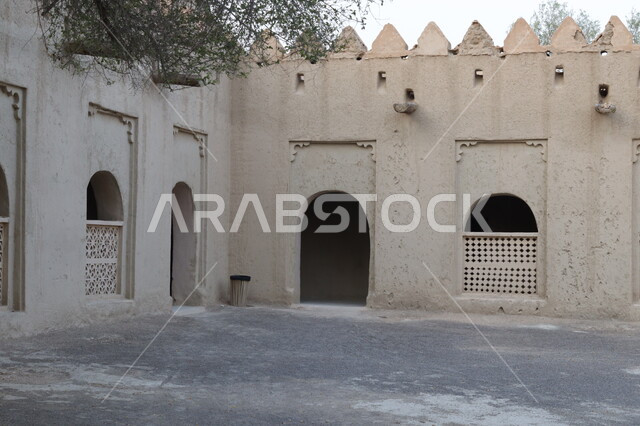 الحصون والقلاع الطينية المشيدة على الطراز القديم, التفاصيل المعمارية الداخلية لقلعة الجاهلي في مدينة العين, معالم أثرية عريقة في أبو ظبي, أماكن سياحية مشهورة في الامارات العربية المتحدة