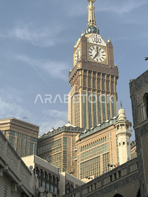 معالم دينية اسلامية، الفن الهندسي المعماري للابراج وناطحات السحاب، أماكن مشهورة في المملكة العربية السعودية، صورة مقربة لمبنى برج الساعة في مكة المكرمة