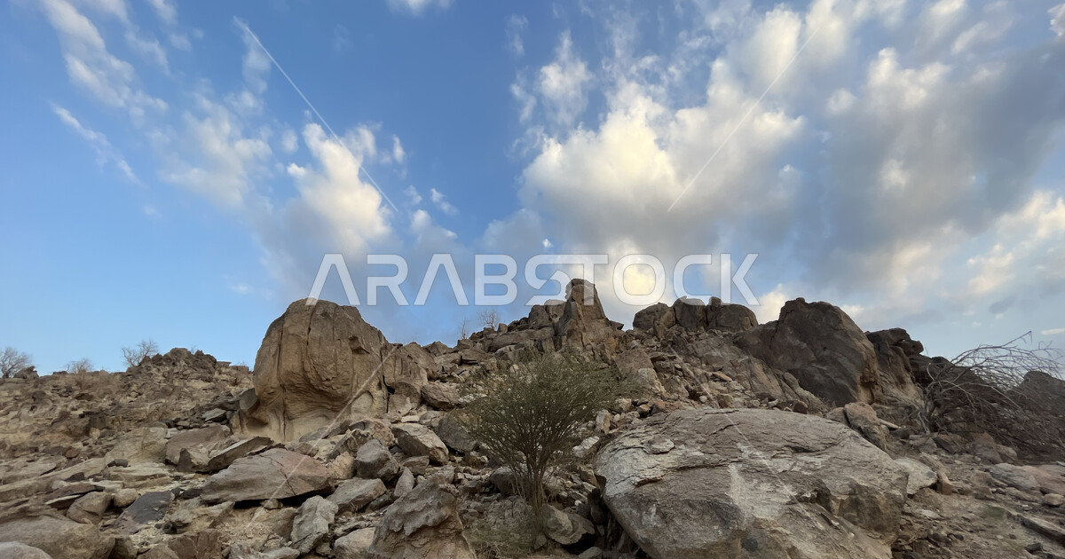 Enjoy the scenery, rock formations and formations in Saudi Arabia ...