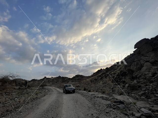 Highlands in Jeddah, famous landmarks, enjoying the natural scenery, rock formations and formations in Saudi Arabia, view of clouds in the sky of Asfan, car driving on the paved mountain road
