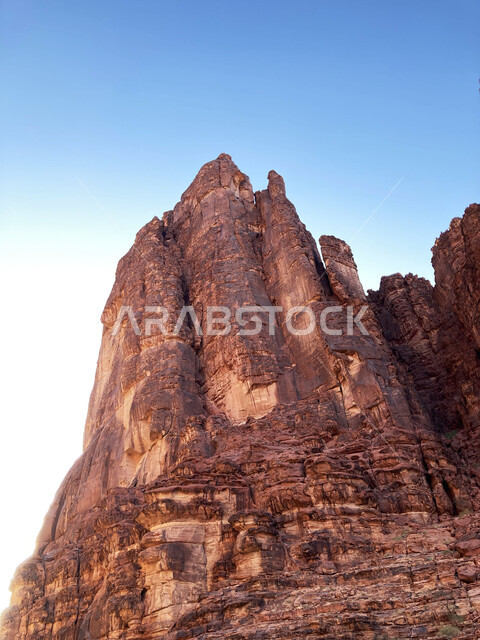 التكوينات والتشكيلات الصخرية على الوديان الجبلية في الأماكن الأثرية التاريخية المشهورة، وادي الديسة في منطقة تبوك، أرض النخيل والعيون الساحرة، سلاسل جبلية ومعالم طبيعية في السعودية، المناطق السياحية في المملكة