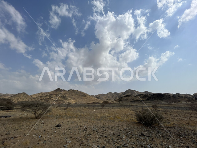 أماكن ومعالم سياحية مشهورة، التشكيلات والتكوينات الصخرية للجبال في مدينة جدة، التضاريس والمرتفعات الجبلية في المملكة العربية السعودية، منظر الغيوم البيضاء في السماء