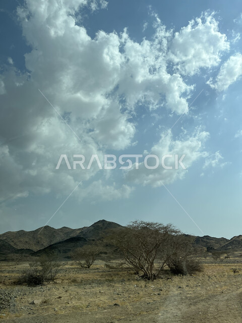 أماكن ومعالم سياحية مشهورة، التشكيلات والتكوينات الصخرية للجبال في مدينة جدة، التضاريس والمرتفعات الجبلية في المملكة العربية السعودية، منظر الغيوم البيضاء في السماء