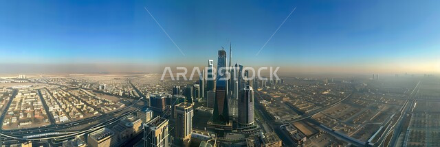 الفن المعماري المتطور لآبراج وناطحات السحاب في الرياض, أماكن ومعالم السياحة المشهورة,  حركة مرور السيارات في الشوارع ، تنمية ونمو البناء الهندسي في المملكة العربية السعودية, الواجهة السياحية لجذب الزوار من أنحاء العالم