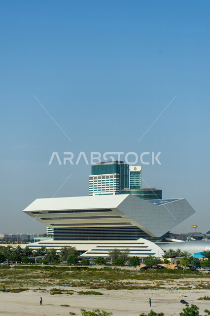 الفن الهندسي المعماري في التصميم الخارجي للمبنى, معالم وأماكن إماراتية مشهورة, مكتبة محمد بن راشد بمدينة دبي بالإمارات العربية المتحدة، منارة ثقافية فكرية مهمة, عالم الكتب والنشر