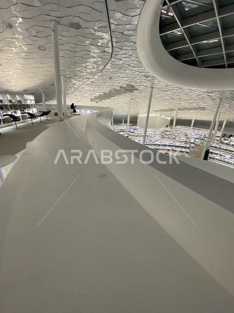 التصميم الداخلي لمكتبة اثراء في مدينة الظهران في المملكة العربية السعودية، مركز الملك عبدالعزيز الثقافي العالمي، منارة للثقافة والفكر، معالم ثقافية مشهورة، الفن الهندسي المعماري، معارض ومكتبات، السياحة في السعودية