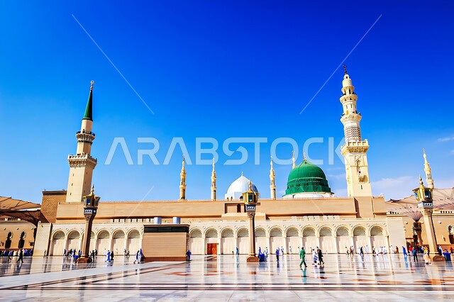 الاجواء الدينية الروحانية، الفن الهندسي المعماري للقبب والمآذن، أماكن إسلامية مقدسة، العبادة والتقرب الى الله، المجمع الخارجي للمسجد النبوي في المدينة المنورة بالمملكة العربية السعودية