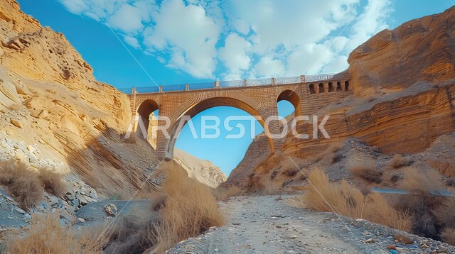  جسر حديدي قديم متصدأ يوصل بين تلتين، المناطق النائبة والمهجورة في المملكة العربية السعودية، الطبيعة الجبلية والأودية بين المرتفعات الصخرية