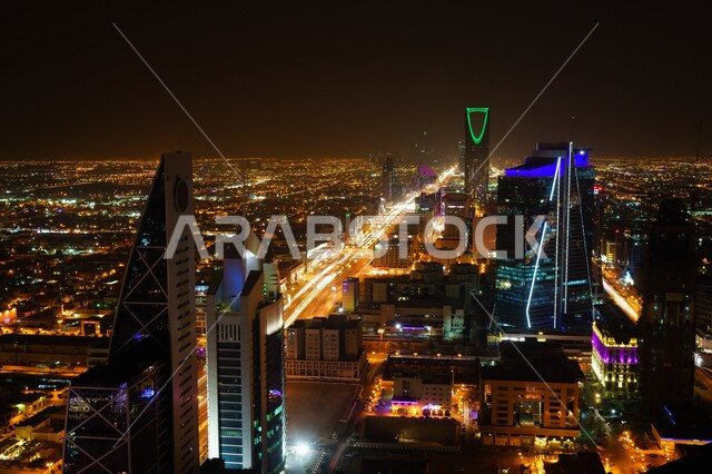 المباني والمنشآت المضاءة في الليل، الواجهة السياحية لجذب الزوار من أنحاء العالم, تنمية ونمو البناء الهندسي في المملكة العربية السعودية, الفن المعماري المتطور لآبراج وناطحات السحاب في الرياض, أماكن ومعالم السياحة المشهورة