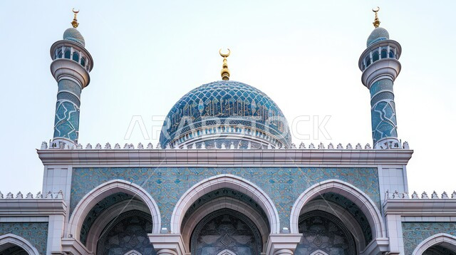 دعوة المسلمين إلى الصلاه والعباده والتقرب إلى الله, صورة لمسجد في وقت الغروب, المعالم الدينيه الإسلاميه في المملكه العربيه السعوديه, الفن الهندسي المعماري للمآذن والقبب على الطراز الإسلامي، 