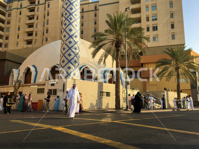 مسجد عمر علي بن حيدر بمنطقة الرقة,  بناء دور العبادة على الطراز الإسلامي الحديث, الفن الهندسي المعماري للمساجد في مدينة دبي, تجمع المسلمين من أجل أداء صلاة العيد في الامارات العربية المتحدة, المعالم والأماكن الاماراتية الدينية المشهورة 