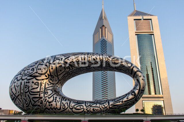 أماكن ومعالم سياحية مشهورة في الإمارات العربيه المتحده، التصاميم والديكورات المتميزة، الفن الهندسي المعماري للأبراج وناطحات السحاب على الطراز الحديث، رؤيه مستقبليه إماراتية، صورة مقربة لمتحف المستقبل في إمارة دبي