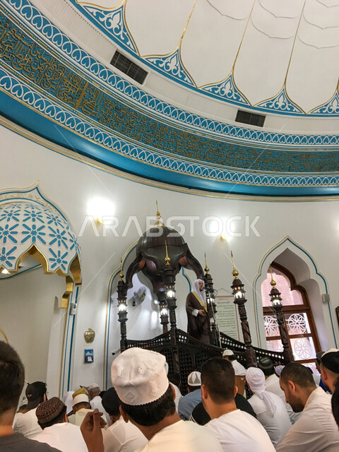 Wearing new clothes and beautification, religious landmarks in Dubai, interior design and decoration of houses of worship in the Islamic style, Ahmed Majid Al Ghurair Mosque in the Raqqa area, performing Islamic holiday rituals, Muslims gathering to perform Eid prayers in the United Arab Emirates