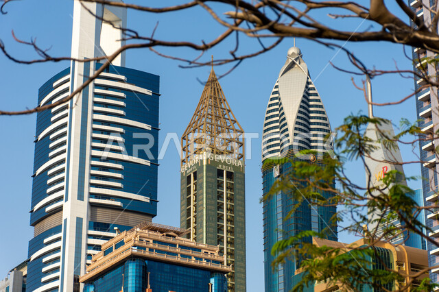 التطور والتقدم الهندسي المعماري للأبراج وناطحات السحاب في الامارات العربية المتحدة، الفنادق والمنتجعات السكنية والتجارية الفاخرة، الفنون والتصاميم المعمارية لفندق جيفورا  في إمارة دبي وقت النهار، المعالم والأماكن السياحية المشهورة