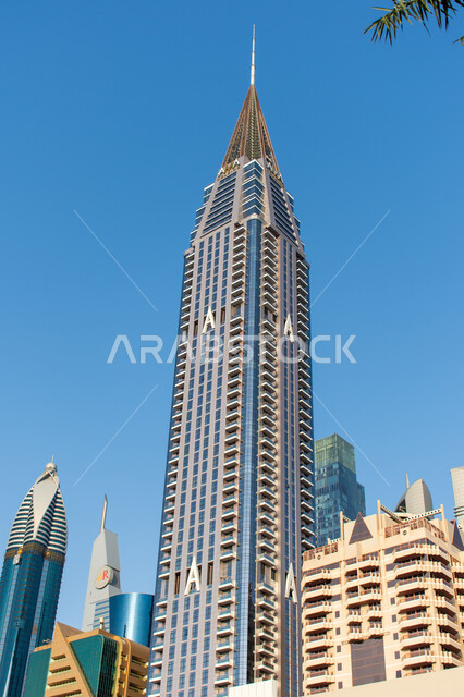 النمو والتطور العمراني لأبراج وناطحات السحاب، برج حرف ال ا باللغه الانجليزية في شارع الشيخ زايد في مدينة دبي، الفن الهندسي المعماري للمباني والمنشآت السكنية الحديثة في الإمارات العربية المتحدة، أماكن ومعالم سياحية مشهورة في مدينة دبي