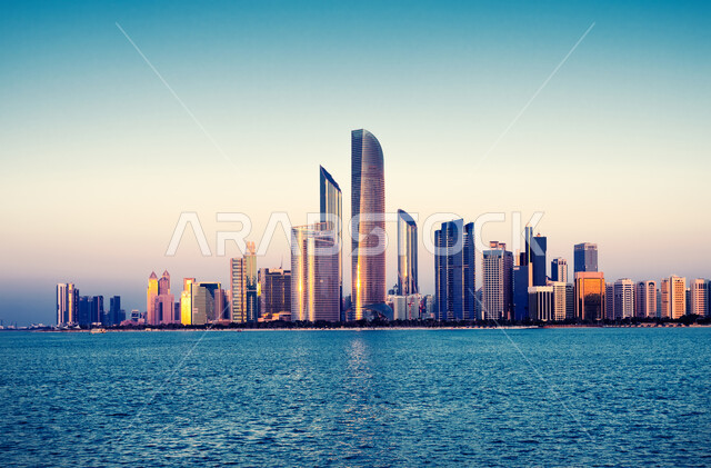أماكن ومعالم ترفيهية سياحية, التصاميم الهندسية المعمارية على الطراز الحديث والمتطور, الفن الهندسي للمنشآت والمباني في وقت النهار, التطور والتقدم العمراني للمنشآت على كورنيش الدوحة  