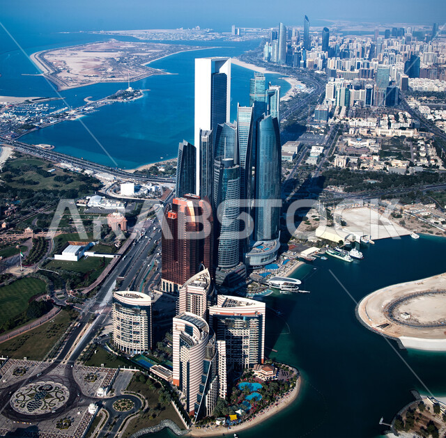  الفن الهندسي للمنشآت والمباني في وقت النهار, أماكن ومعالم ترفيهية سياحية, التصاميم الهندسية المعمارية على الطراز الحديث والمتطور, التطور والتقدم العمراني للمنشآت على كورنيش الدوحة  