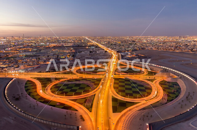 الفن الهندسي المعماري للمعالم والأماكن السياحية المشهورة في مدينة الرياض، مفهوم النمو والتطور العمراني للمنشآت والمباني السكنية والتجارية، الطرقات المضاءة في الليل