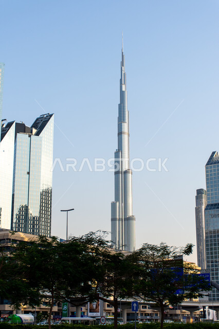 المنشآت التجارية والسكنية المتميزة، التطور والتقدم المعماري، مبنى برج خليفة في امارة دبي، الفنون والتصاميم المعمارية للأبراج وناطحات السحاب في الامارات العربية المتحدة