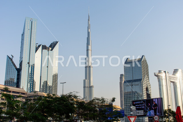 التطور والتقدم المعماري، مبنى برج خليفة في امارة دبي، الفنون والتصاميم المعمارية للأبراج وناطحات السحاب في الامارات العربية المتحدة، المنشآت التجارية والسكنية المتميزة