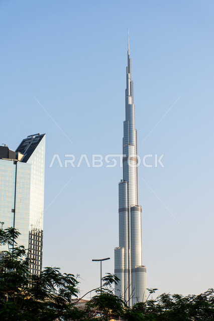 مبنى برج خليفة في امارة دبي، الفنون والتصاميم المعمارية للأبراج وناطحات السحاب في الامارات العربية المتحدة، المنشآت التجارية والسكنية المتميزة، التطور والتقدم المعماري