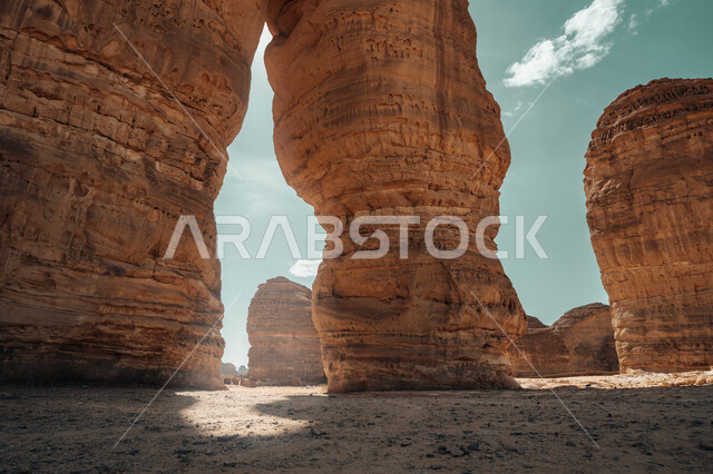 صخرة الفيل في العلا، الحضارة القديمة الأثرية، المعالم التاريخية السياحية في السعودية، التكوينات الصخرية الطبيعية في مدينة العلا، الطبيعة الصحراوية والمرتفعات الجبلية بالمملكة العربية السعودية