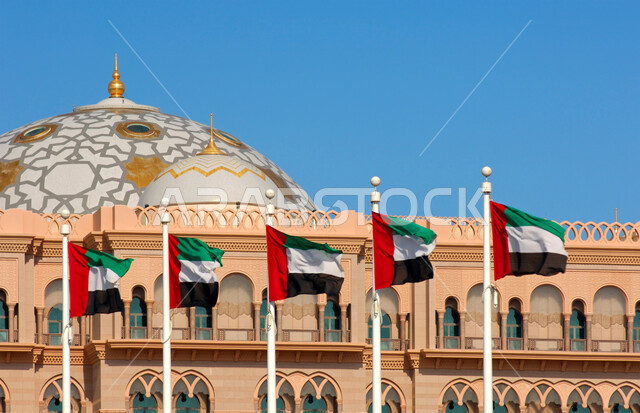 هوية اليوم الوطني الإماراتي 51 ، حب الوطن والعلم، يوم استقلال الإمارات، صورة مقربة لعلم الإمارات العربية المتحدة يرفرف في السماء، الإحتفال بالعيد الوطني الإماراتي