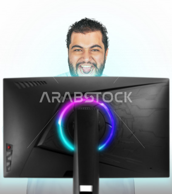 رجل خليجي سعودي يجلس امام شاشة حديثة ، متابعة الدوري الرياضي ، مشاهدة الافلام والمسلسلات ، يلعب الالعاب الالكترونية ، ايماءات وتعبير وجه تدل على الاستمتاع والتركيز 