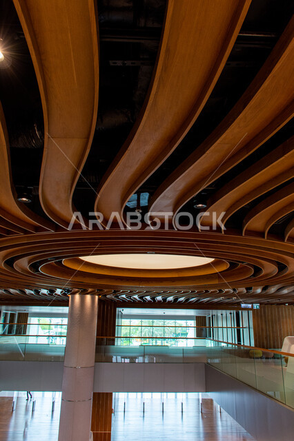 التصاميم الداخلية والديكورات في مكتبة محمد بن راشد الثرية بالمجلات والمعاجم في امارة دبي، صرح معرفي مميز ومعلم ثقافي مشهور، منارة للثقافة والفكر، الفن الهندسي المعماري للمكتبات والمتاحف والمعارض في الامارات العربية المتحدة، مكان للقراء ومحبي العلم والمعرفة