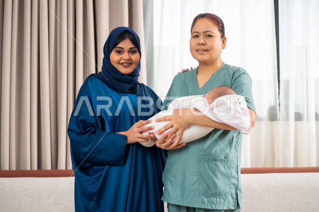 استقدام العمالة المنزلية المرخصة والمؤهلة من الخارج، حوارات ونقاشات بين مدبرة المنزل والخادمة الاجنبية، الأسرة وتحمل المسؤولية، عاملة فلبينية تحمل رضيع بايماءات الحب والحنان، بناء علاقة بين الطفل والعاملة، النظرالى الكاميرا وقضاء أوقات ممتعة مع الأطفال