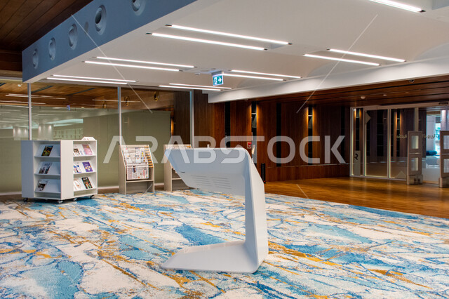 التصميم الهندسي الداخلي المبتكر مكتبة محمد بن راشد الثرية بالمجلات والمعاجم في امارة دبي، صرح معرفي مميز ومعلم ثقافي مشهور، منارة للثقافة والفكر، المكتبات والمتاحف والمعارض في الامارات العربية المتحدة