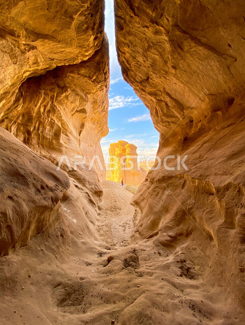 مدائن صالح في محافظة العلا بالمملكة العربية السعودية، الحضارة العربية القديمة، التشكيلات والتكوينات الصخرية، الهضاب والمرتفعات الجبلية في الطبيعة الصحراوية، أماكن ومعالم اثرية تاريخية سياحية مشهورة