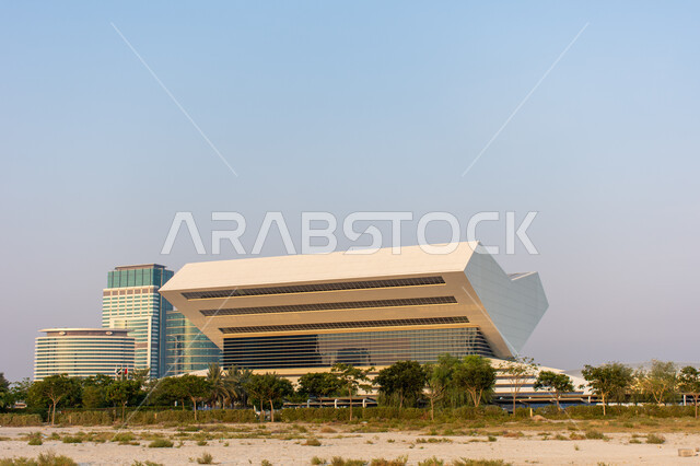 الفن الهندسي المعماري للتصميم والديكور الخارجي، مكتبة محمد بن راشد في مدينة دبي، أكبر المكاتب عامة في الإمارات العربية المتحدة، أشهر الأماكن والمعالم الثقافية السياحية، صرح معرفي متميز