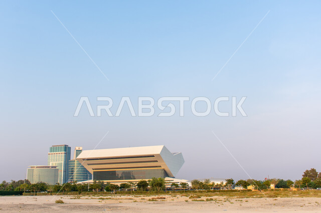 مكتبة محمد بن راشد في مدينة دبي، أكبر المكاتب عامة في الإمارات العربية المتحدة، أشهر الأماكن والمعالم الثقافية السياحية، صرح معرفي متميز، الفن الهندسي المعماري للتصميم والديكور الخارجي