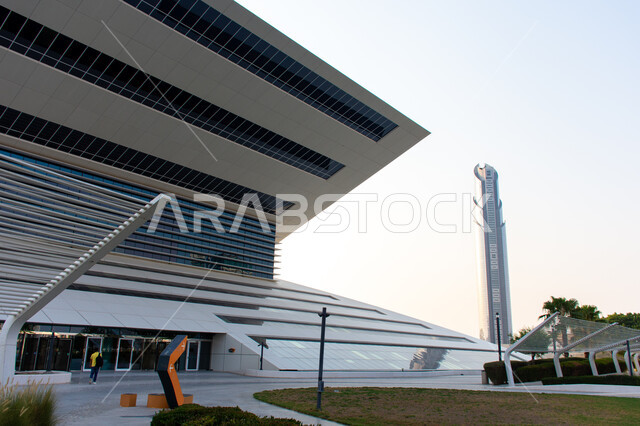 أكبر المكاتب عامة في الإمارات العربية المتحدة، الفن الهندسي المعماري للتصميم والديكور الخارجي، مكتبة محمد بن راشد في مدينة دبي، أشهر الأماكن والمعالم الثقافية السياحية، صرح معرفي متميز