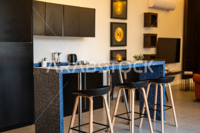 ديكورات منزلية داخلية حديثة لغرفة طعام، غرفة معيشة بتصاميم عصرية فاخرة، ديكورات داخلية، طاولة السفرة، كراسي خشبية، أثاث منزلي راقي، تصاميم وديكورات حديثة، شقق وفلل سكنية