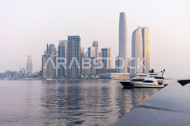 الفن الهندسي المعماري في تصميم الواجهة البحرية الاماراتية، الأبراج وناطحات السحاب الشاهقة، النمو والتطور العمراني في منطقة خور دبي بالإمارات العربية المتحدة، معالم دبي السياحية المشهورة