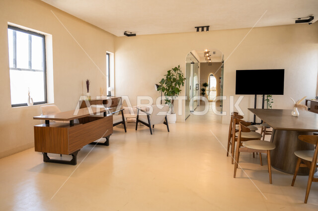 ديكورات عصرية للمكاتب في شركات المملكة العربية السعودية, تصاميم داخلية راقية لمكتب على الطراز الحديث, تجهيزات مكتبية حديثة وأثاث أنيق ومريح