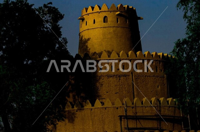 المعالم السياحية المشهورة , الفن الهندسي المعماري على الطراز القديم , قلعة الجاهلي في مدينة العين بأبو ظبي , الحصون والقلاع الحربية المشيدة , مناطق جذب واستقطاب السائحين في الإمارات العربية المتحدة