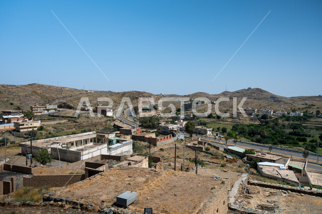 المعالم السياحية المشهورة في المملكة العربية السعودية، الفن الهندسي المعماري على الطراز القديم، القلاع التراثية المشيدة من الحجارة، قلعة بخروش بن العاص في منطقة الباحة، البيوت والمباني الحجرية الأثرية