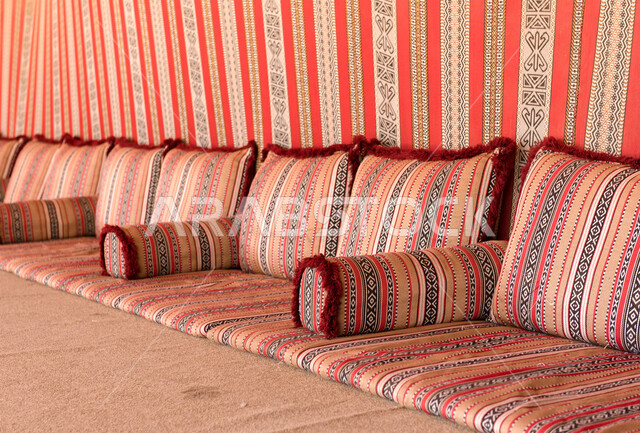 العراقة والأصالة والتراث السعودي, المجالس الشعبية التقليدية في المملكة العربية السعودية, مضافة العرب وجلسات الوناسة الممتعة, التمسك بالارث السعودي