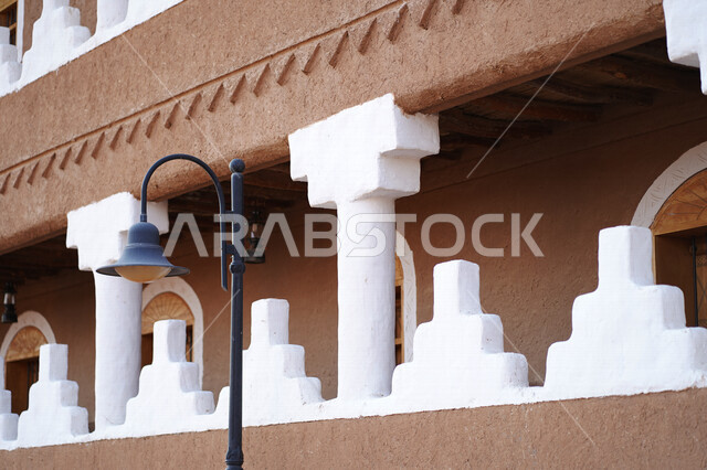 مباني تراثية طينية قديمة في قرية أشيقر التراثية بـ"الشقراء" في الرياض في المملكة العربية السعودية , بيوت تراثية طينية قديمة , أماكن سياحية تراثية ثقافية تاريخية في السعودية 