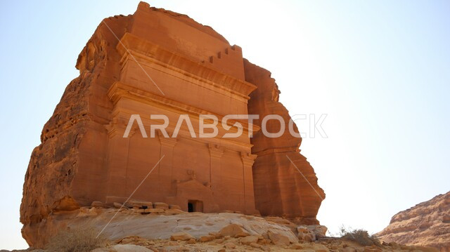 المعالم الأثرية التاريخية القديمة لقصر الفريد في محافظة العلا , مناطق الجذب السياحي للتعرف على آثار المملكة العربية السعودية ، الأماكن السياحية المشهورة ، التكوينات الصخرية في المناطق الصحراوية