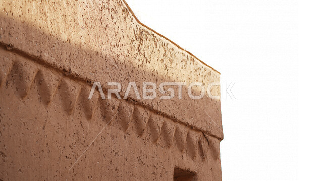 مباني تراثية طينية قديمة في قرية أشيقر التراثية بـ"الشقراء" في الرياض في المملكة العربية السعودية , صورة لأحد البيوت التراثية الطينية القديمة من جهات مختلفة , أماكن سياحية تراثية ثقافية تاريخية في السعودية 