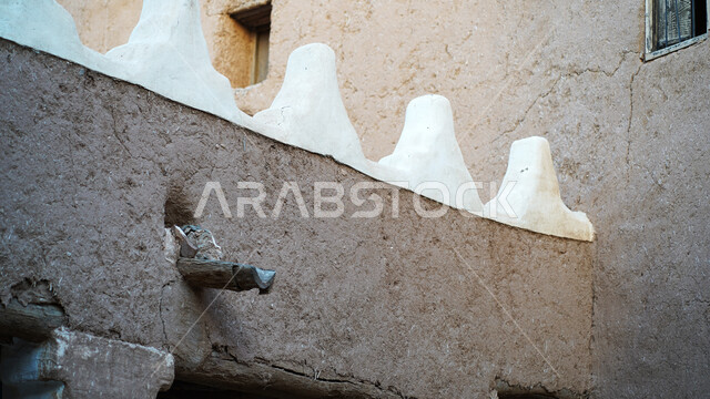 مباني تراثية طينية قديمة في قرية أشيقر التراثية بـ"الشقراء" في الرياض في المملكة العربية السعودية , صورة لأحد البيوت التراثية الطينية القديمة من جهات مختلفة , أماكن سياحية تراثية ثقافية تاريخية في السعودية 