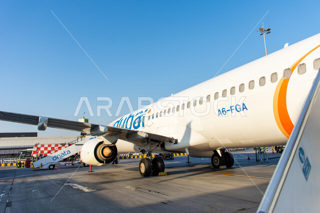 توفير الخدمات المتطورة لسهولة التنقل بين البلدان، اهم مركز جوي في الشرق الاوسط، شركات وخطوط الطيران الاماراتية، السياحة في إلإمارات العربية المتحدة، أسطول من الطائرات داخل مطار دبي الدولي، مدرج الهبوط والإقلاع، وسائل النقل والمواصلات الجوية