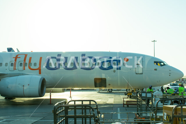  توفير الخدمات المتطورة لسهولة التنقل بين البلدان، اهم مركز جوي في الشرق الاوسط، أسطول من الطائرات داخل مطار دبي الدولي، السياحة في إلإمارات العربية المتحدة، شركات وخطوط الطيران الاماراتية، مدرج الهبوط والإقلاع، وسائل النقل والمواصلات الجوية